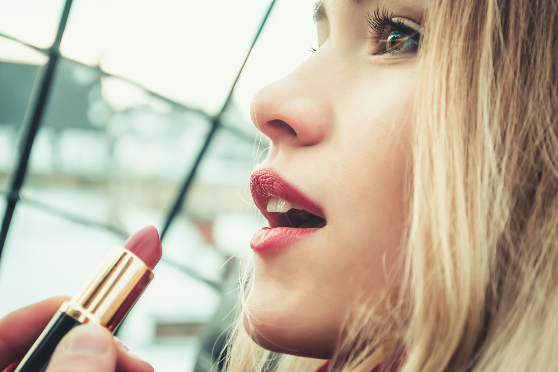 3 lipsticks you must have in your makeup bag!