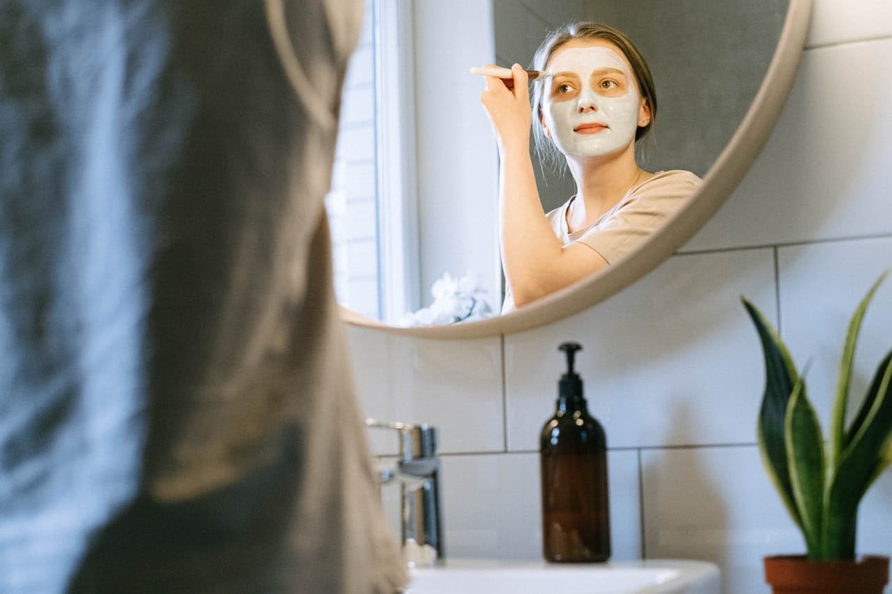 Want to enjoy a beautiful and radiant complexion? Check how to use nourishing night masks