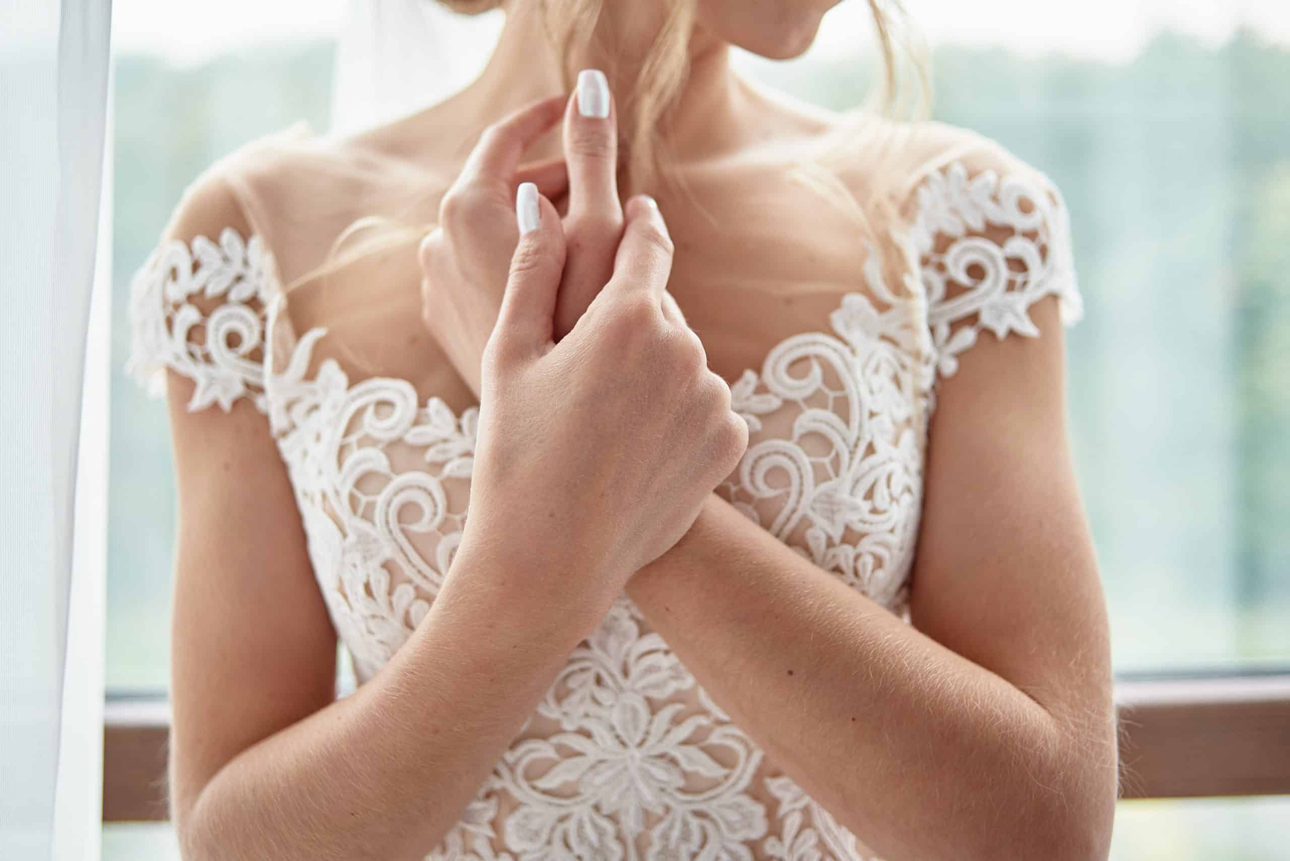 Bridal manicure – the most fashionable inspirations