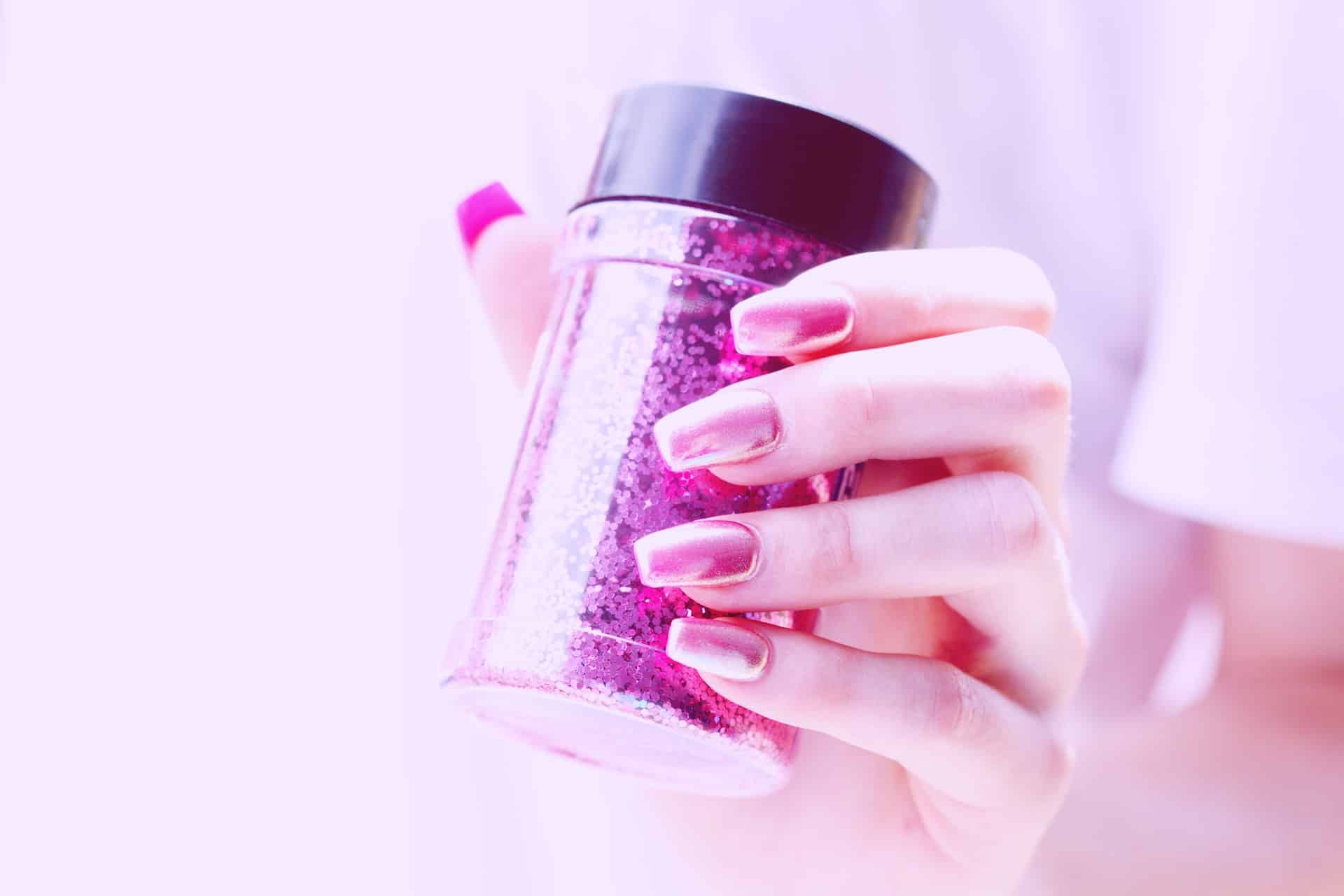 Nails with holo effect – how to make them?