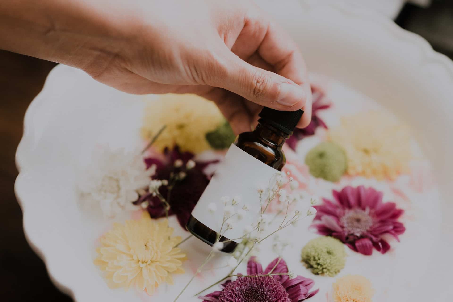 The Power of Essential Oils: Unlocking the Benefits of Aromatherapy