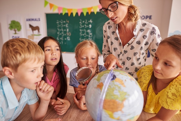The Benefits of Early Childhood Bilingual Education Through Play and Exploration
