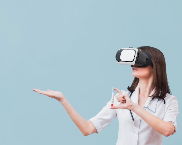 How Can Virtual Reality Revolutionize Interprofessional Health Education?